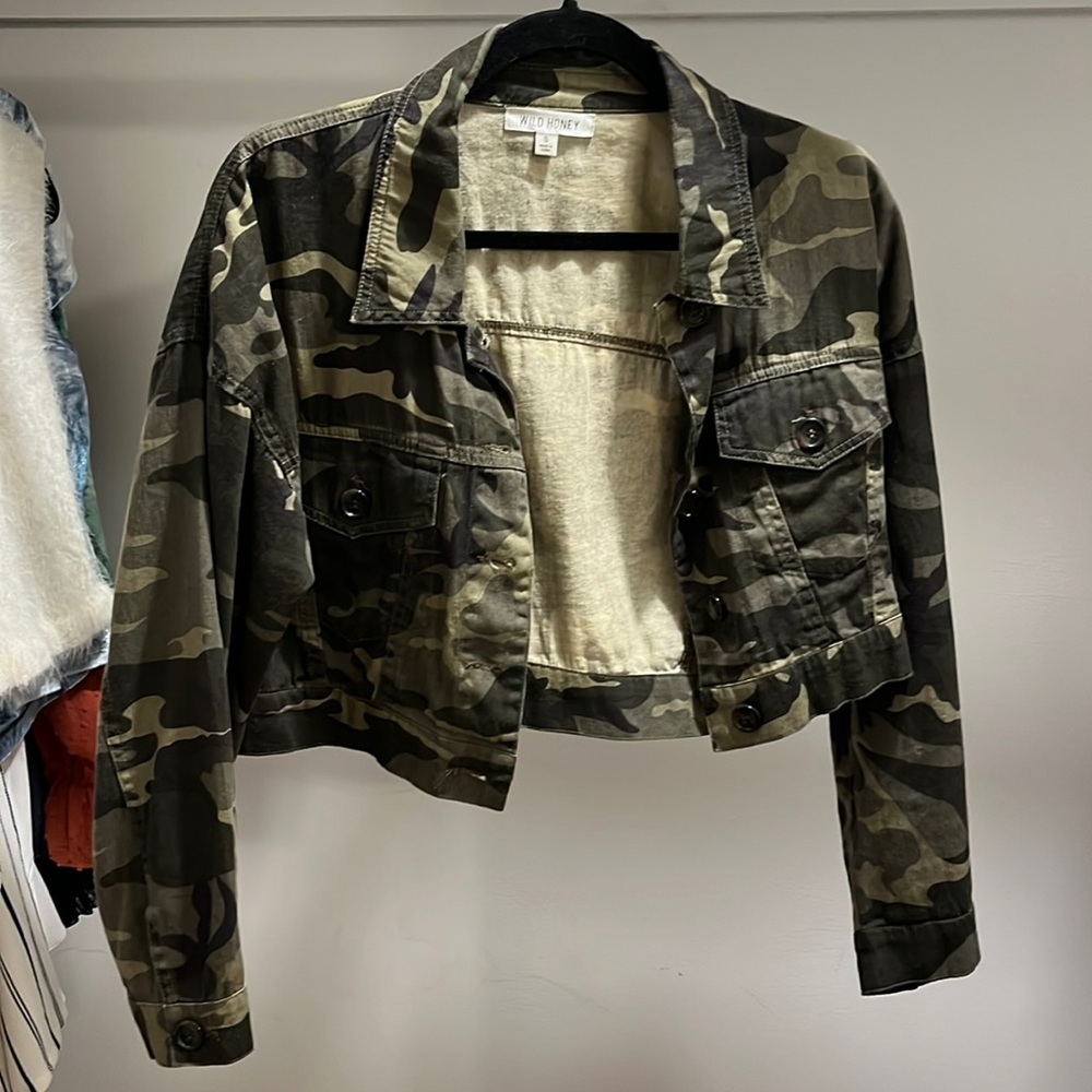 Wild Honey cropped Jacket in army print!